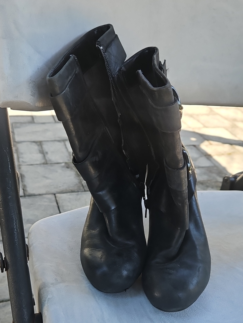 me too Black Leather Mid-Calf Buckle Boots